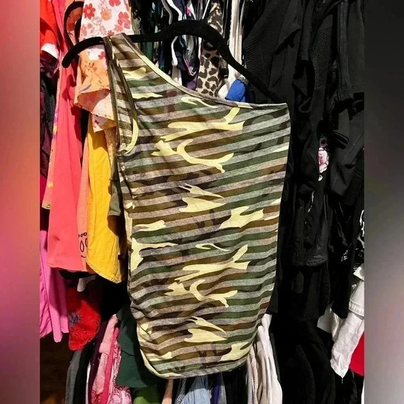 Perfect Condition Vintage Y2K One Shoulder Striped Camo Camouflage Top - Picture 8 of 11